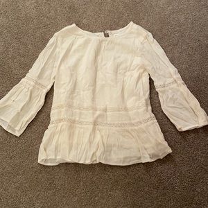 Girl’s cream colored top!